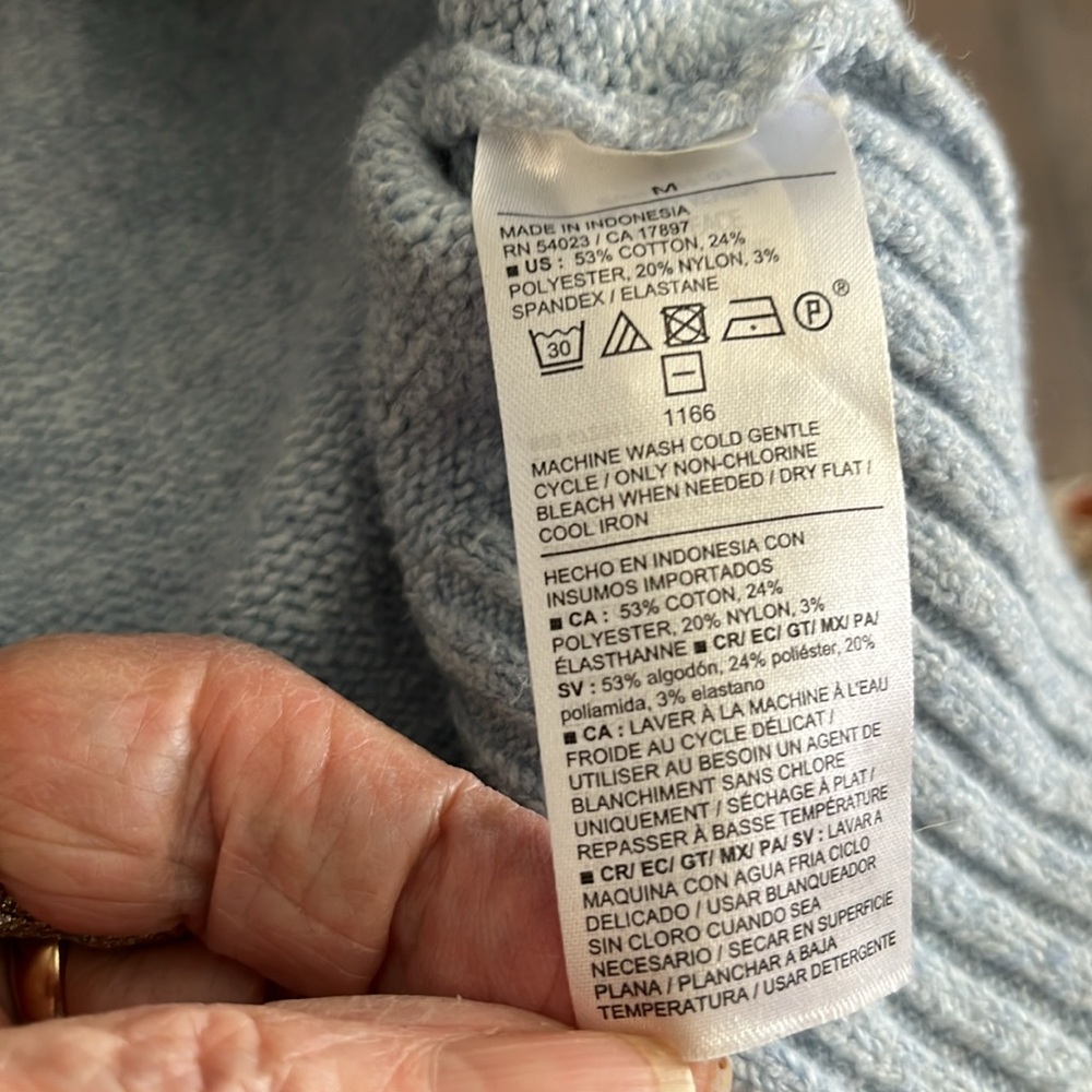Old navy sweater - Picture 8 of 9